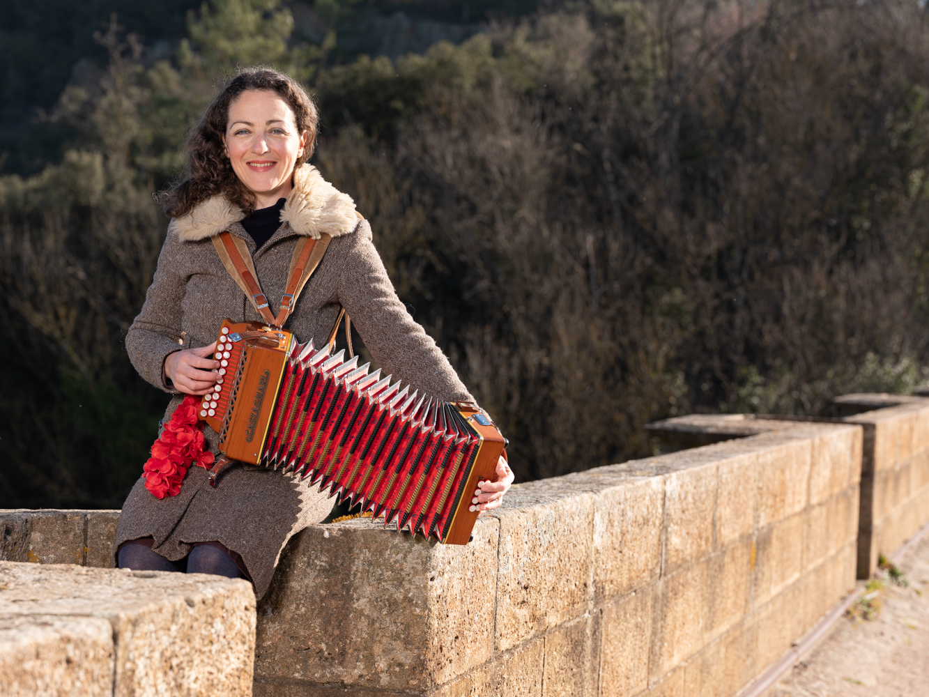 Hélène , musicothérapeute accordéoniste, Lamalou les bains usagers voie verte Parc naturel Haut-Languedoc région Occitanie