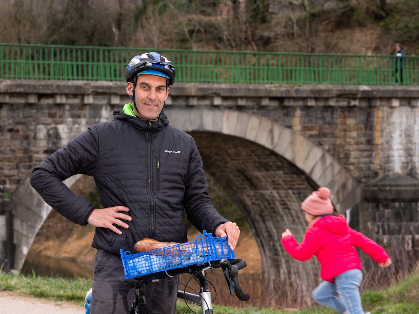 Cédric, comédien, à vélo au Pont de l'Arm
